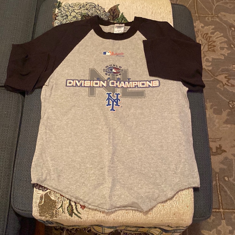 Women’s Mets shirt